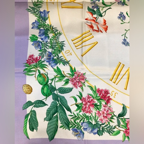 GUCCI Flora Silk Scarf- 35”x 35”😍🌸🌺🔥 - Picture 10 of 17
